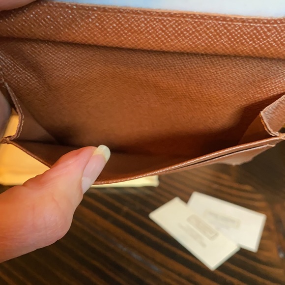 Louis Vuitton Wallet - Picture 13 of 17